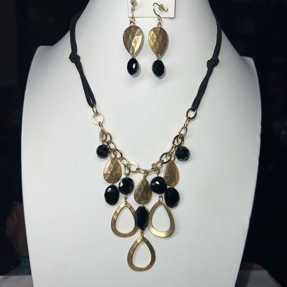 Premier Designs Modernist Abstract Statement Necklace and Earring Set - Picture 2 of 12